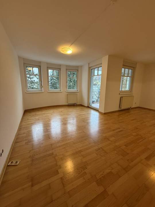 4 Zimmer - Wohnung in ruhiger Sackgasse; 500m von der U-Bahn Station St. Veit; 1000m vom rotem Berg entfernt