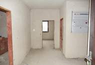 Geräumiges, voll unterkellertes Wohnhaus - zum fertigstellen!