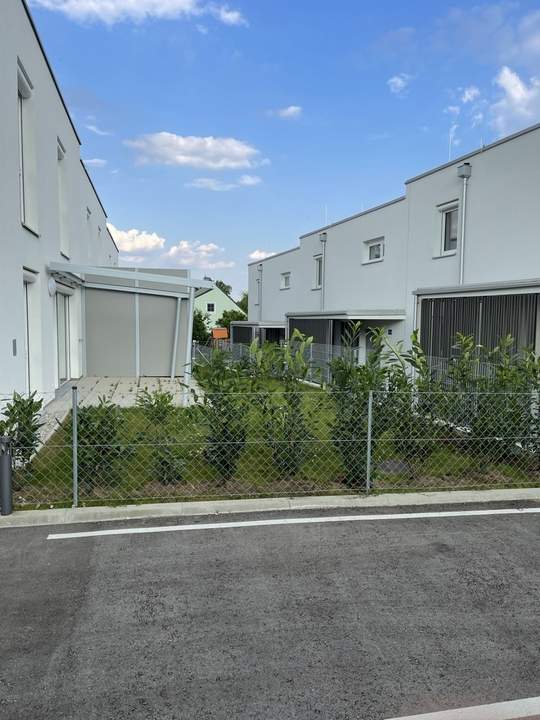Helles, modernes Reihenendhaus