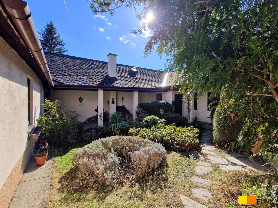 Charmantes Haus auf wunderbarem Grundstück