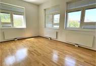BERNHARDTSTALGASSE, unbefristete 96 m2 Altbau, Wohnküche, 3 Zimmer, Komplettküche, Wannenbad, gefördert, WG-geeignet