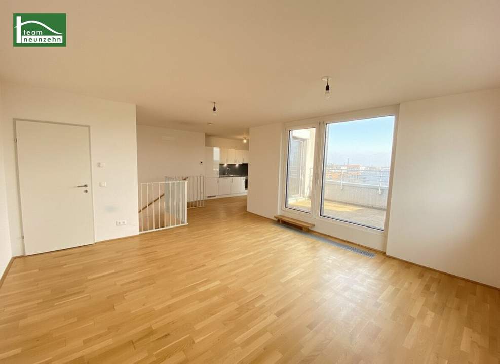 Moderne Maisonette-Wohnung mit großem Balkon entlang Prager Straße! Straßenbahn, S-Bahn und viele Geschäfte in der Umgebung!