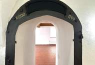 **Einzigartige Gewerbeimmobilie im historischen Gebäude, modern saniert, Top1, 243m² &amp; Top2, 221m², flexibel zusammenlegbar, großzügige Parkflächen**