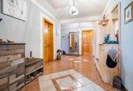 Vielseitige Liegenschaft mit zwei Wohnhäusern, Wirtschaftsgebäuden, Nutzflächen und Wald