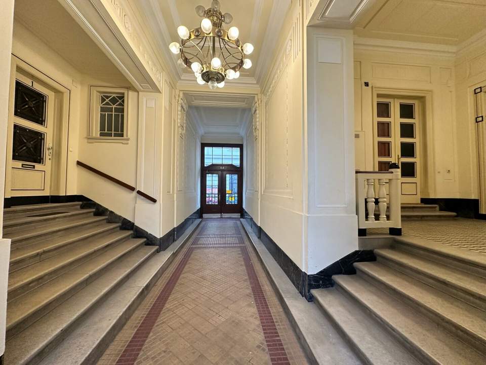 1080 Traumwohnung! Tolle 5-Zimmer DG Wohnung mit Balkon! Unbefristet und ab September 2025!