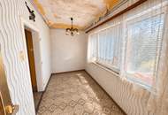Sanierungsbedürftiges Einfamilienhaus mit Garten im idyllischen Föhrenhain