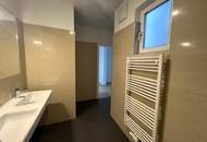 UNBEFRISTET - helle 2,5-Zimmer Dachgeschosswohnung mit Wohnküche, Schrankraum, 26 m2 Dachterrasse und Kellerabteil nahe Schönbrunn
