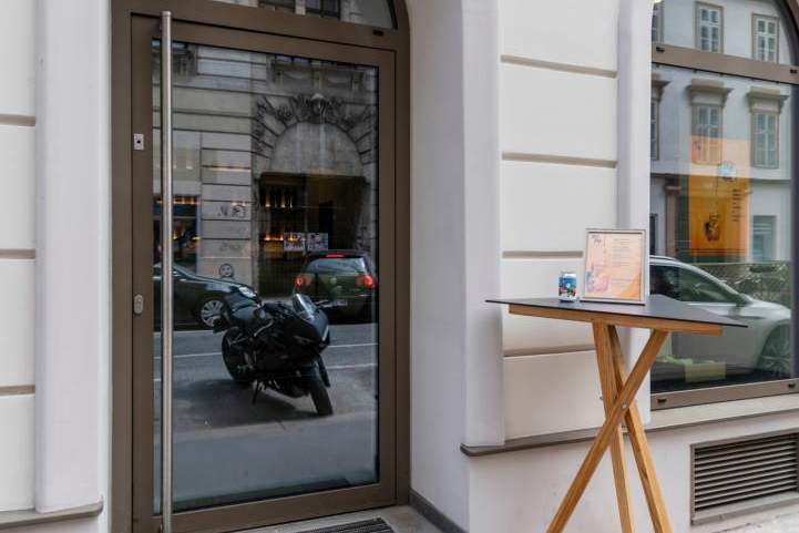 Einzigartiges Geschäftslokal beim Naschmarkt – wo Stil auf Lage trifft, Gewerbeobjekt-kauf, 998.000,€, 1040 Wien 4., Wieden