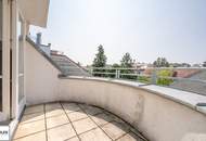 ** Top gepflegte 4 Zimmer Dachgeschoss Wohnung mit Alleinutzung 3er hofseitigen Terrassen - Maisonette Wohnung - Nähe Bahnhof Gersthof ** ab sofort **