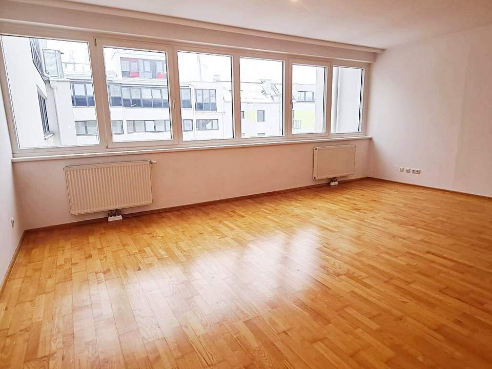 INNSTASSE, gepflegte 87 Neubau-Maisonette, 2 Zimmer, Komplettküche, Wannenbad, Parketten, 4. Liftstock