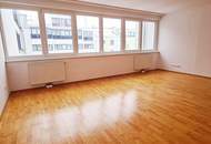 INNSTASSE, gepflegte 87 Neubau-Maisonette, 2 Zimmer, Komplettküche, Wannenbad, Parketten, 4. Liftstock