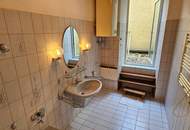 "Jetzt Preisreduzierung!" Wohnen und/oder arbeiten in großzügiger-teilsanierter 4 Zimmer-Altbau-Wohnung an der Linzer Herrenstraße