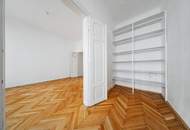 Historischer Flair in exklusiver Lage: 2-Zimmer-Altbau mit Potenzial