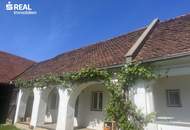sREAL- LANDLEBEN MIT CHARAKTER - Historisches Bauernhaus mit Scheune, Backstube, Pool und 1.296 m² Grund