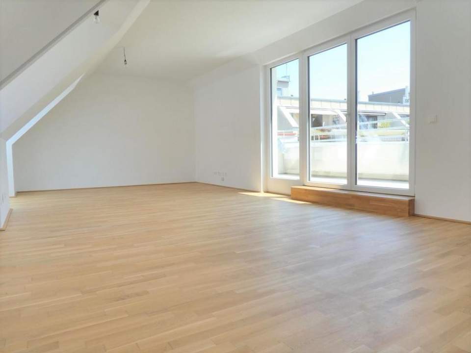 Oswaldgasse: Oberstes Stockwerk, 18m² TERRASSE und hofseitig ruhig! Klimaanlage!