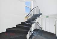 Büro oder Verkaufsraum – flexible Fläche mit beeindruckender Fensterfront