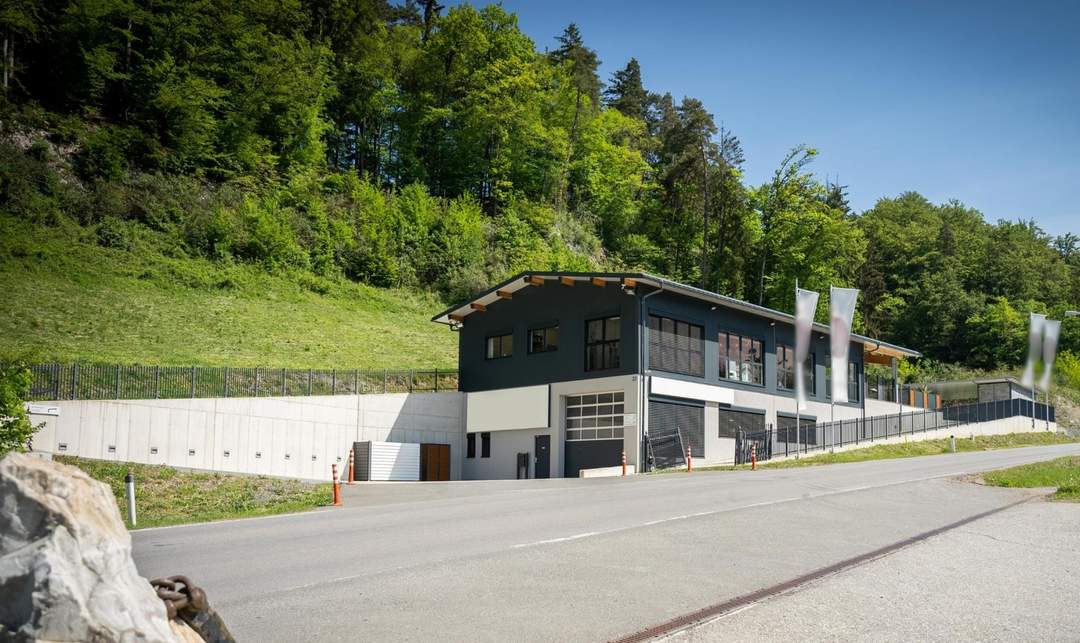 Gewerbestandort mit Büro- und Produktionsflächen in verkehrsgünstiger Lage nahe Autobahn