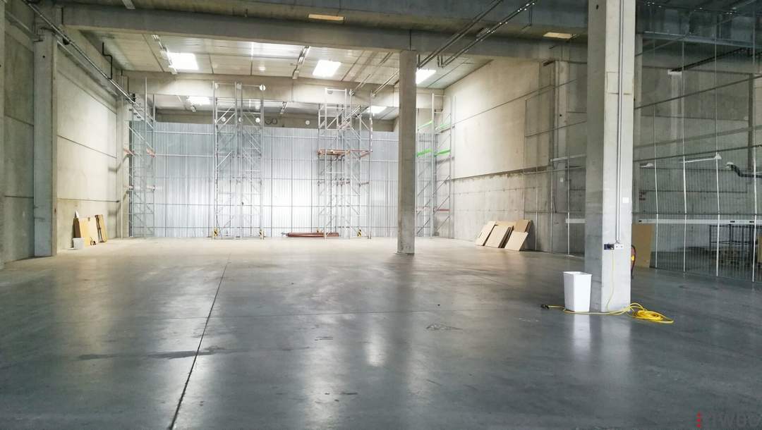 1.070m² Halle mit eigener Rampe | Parkplätze verfügbar | optionale Büros zwischen ca. 36m² und 1.000m² am Standort