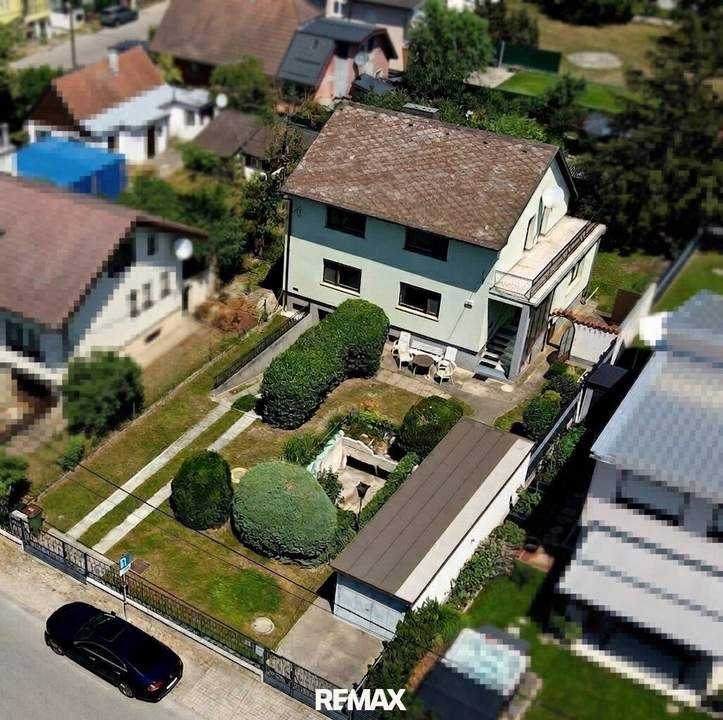 Gepflegtes Mehrfamilienhaus mit zwei separaten Wohneinheiten in absoluter Grünruhelage