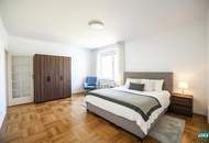 Direkt am Schweizergarten: Schöne 2-Zimmer-Wohnung mit separater Küche