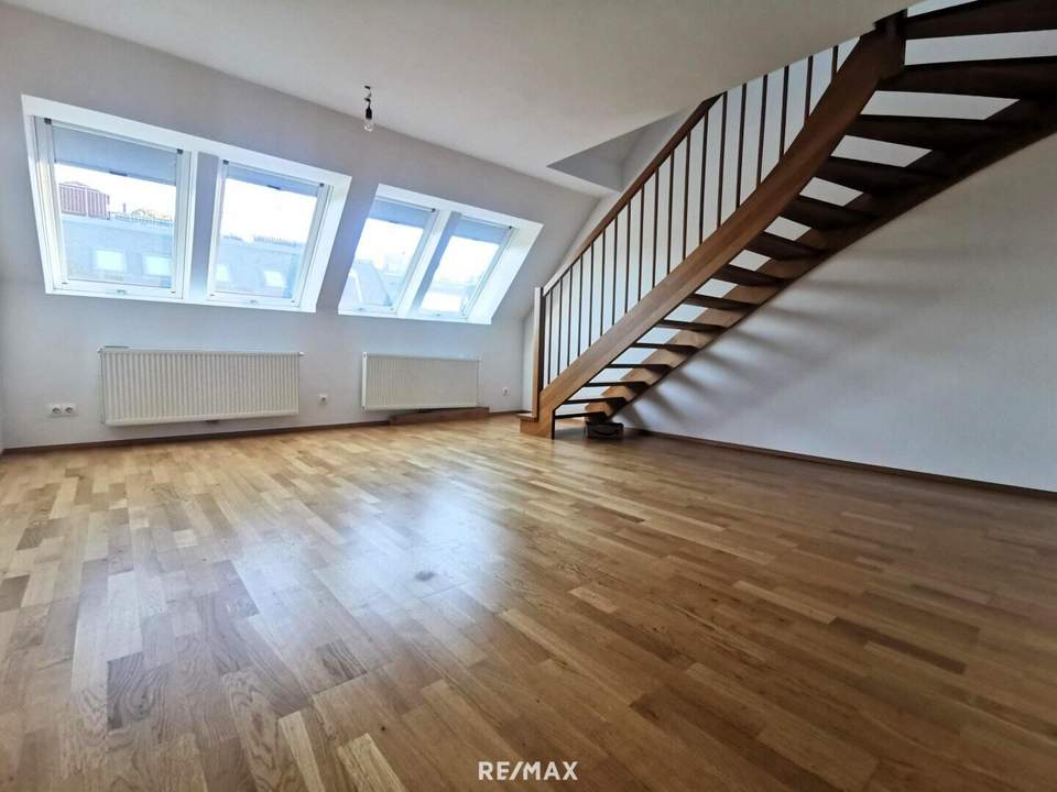 Bestlage 2 Zi. Maisonette, neu ausgebautes DG im prächtigen Altbau.