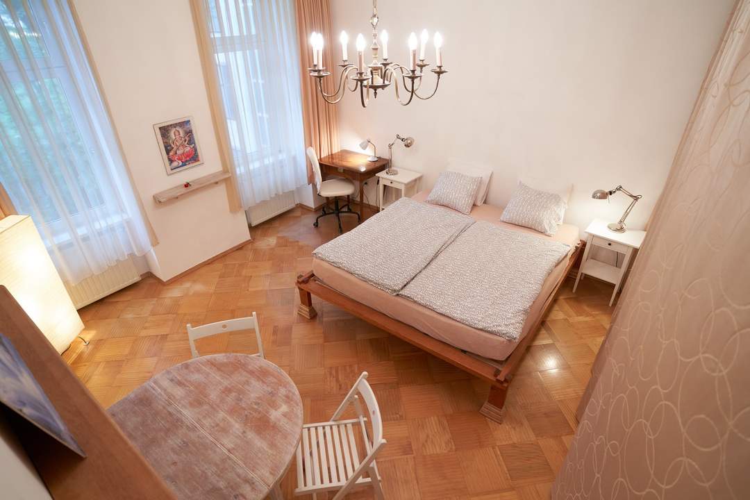perfect for expats: Charming all inclusive living in fully furnished&equipped 1900 apartment"Altbau"
