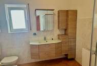 Helle und großzügige Mietwohnung mit zusätzlichem, ca. 100 m² großem, ausgebautem Kellerbereich