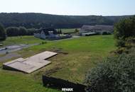 sehr sonniges und ruhiges Baugrundstück mit Bodenplatte