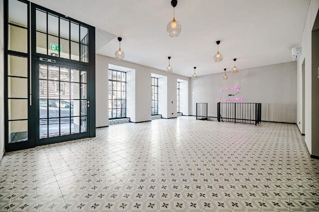 Exklusives Ecklokal mit Altbau-Charme und High-End-Design im 9. Bezirk zu mieten