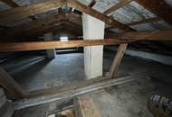Zeit für einen Neustart! Sanierungsbedürftiges Haus auf 1.787 m² großem Grundstück – ideal für eine umfassende Revitalisierung oder als Neubauprojekt!