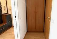 TRAUMHAFT SONNIGE 2-ZIMMER-DACHGESCHOSS-WOHNUNG IM GRÜNEN