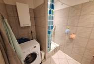 Helle Souterrainfläche mit vorgelagertem Garten