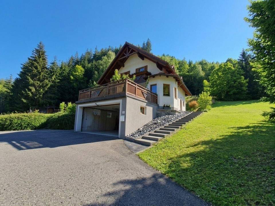 Gepflegtes Familienhaus, energieeffiziente Bauweise, Doppelgarage, Erdwärmeheizung