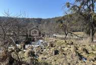 Historischer Dreiseithof mit schönen Gewölbedecken sucht neue Eigentümer