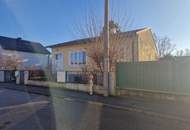 LIEBEVOLLER, KLEINER BUNGALOW IDEAL FÜR 2-3 PERSONEN MIT HERRLICHEM GARTEN SAMT ALTBAUMBESTAND IN BESTER ZENTRUMSNAHER WOHNLAGE