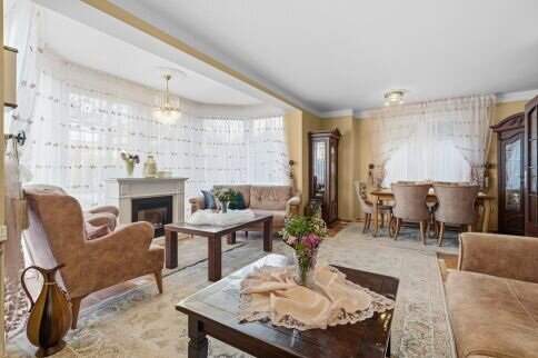 Traumhaus! Großes neuwertiges Einfamilienhaus in Essling 1220 Wien, 10 Zimmer, Garten, 2 Balkone, Stellplatz!
