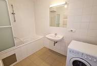 TOPGELEGENHEIT, Fernblick, 61 m2 Dachgeschoß mit 48 m2 Terrasse, Wohnküche, 1 Zimmer, Wannenbad, Parketten, Holbeingasse