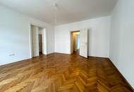 UNBEFRISTETES MIETVERHÄLTNIS 3 ½ Zimmer-Altbauwohnung im Herzen der Stadt!