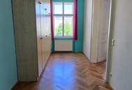 Charmante Altbauwohnung mit zwei Balkonen im Herzen des 5.Bezirks (zweiter Stock ohne Lift)