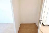 Selbst gestalten! Altbauwohnung mit Renovierungsbedarf in der schönen Hasnerstraße! Perfekte Infrastruktur und Anbindung + Ruhige Fahrradstraße + Balkonanbau möglich! Jetzt zugreifen!