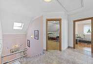 Großzügiges Familiendomizil mit uneinsichtigem Garten, Hallenbad, Sauna und Garage für 2 PKW
