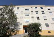 Sonnige sanierungsbedürftige 3 Zimmerwohnung in der beliebten grünen Südstadt mit LOGGIA