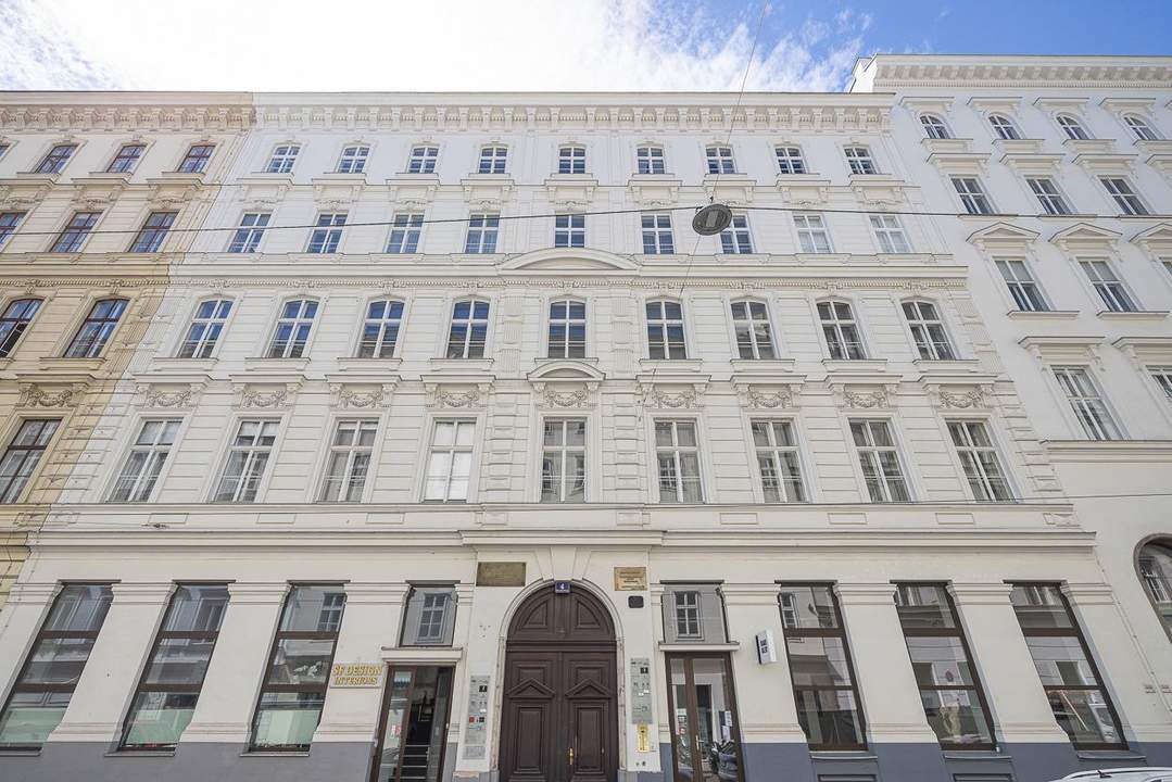Repräsentatives Altbaujuwel mit 4 Zimmern- in bester Lage!