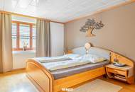 Zweifamilienhaus mit vielseitigem Gewerbebereich & exklusivem Wellnesshaus