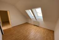 Helle 2-Zimmer-Dachgeschosswohnung – Sofort verfügbar!