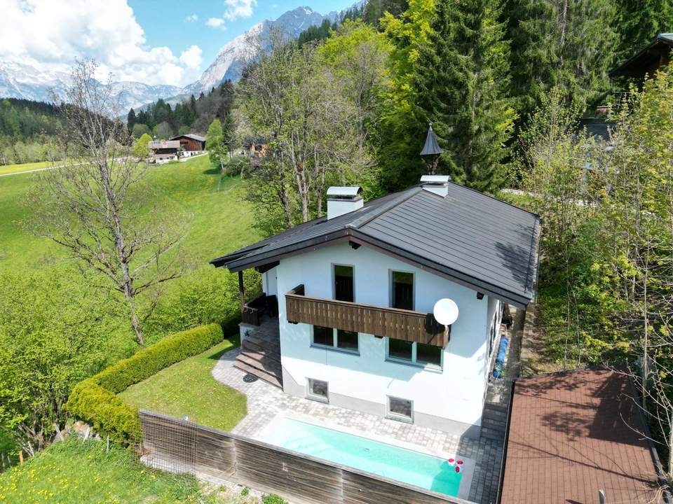 „Ferienzauber“ Traumhaftes Ferienhaus mit Pool in idyllischer Lage von Pfarrwerfen