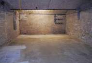 FÜR SINGLES ODER PAARE MIT FIXEM EINKOMMEN - GROSSZÜGIGE WOHNUNG MIT TERRASSE