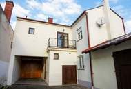 PREISREDUZIERT! Geräumiges Einfamilienhaus am Stadtrand mit Nebengebäude !