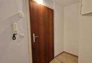 Trendig-sanierte 2,5-Zimmer-Wohnung mit Balkon in zentraler Lage