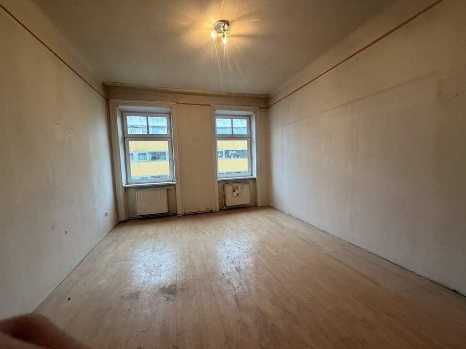 Fenzlgasse - sanierungsbedürftiger 2 Zimmer Altbau mit extra Küche zu vermieten